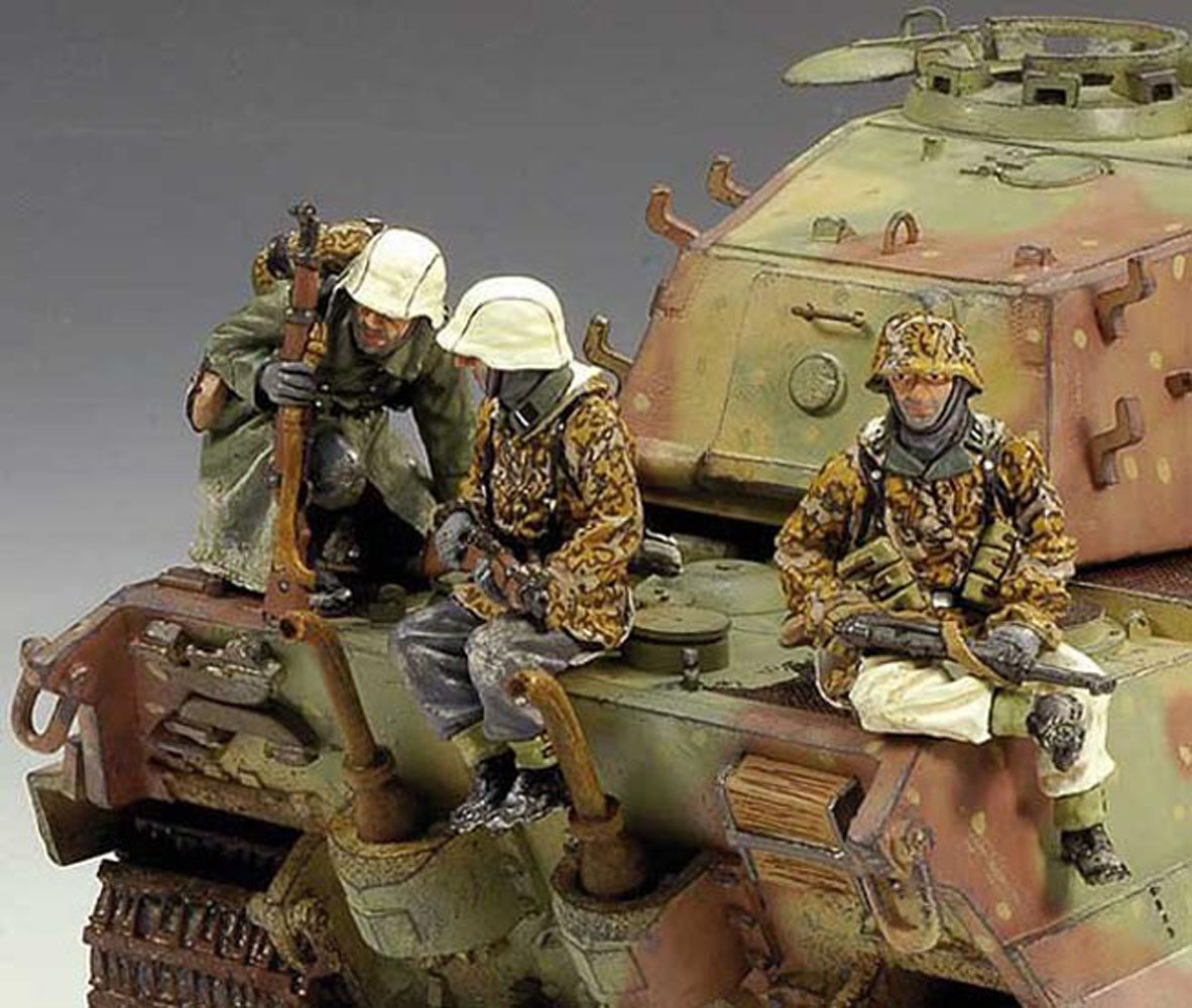 Soldati trasportati dal Tigre II (BBG016)