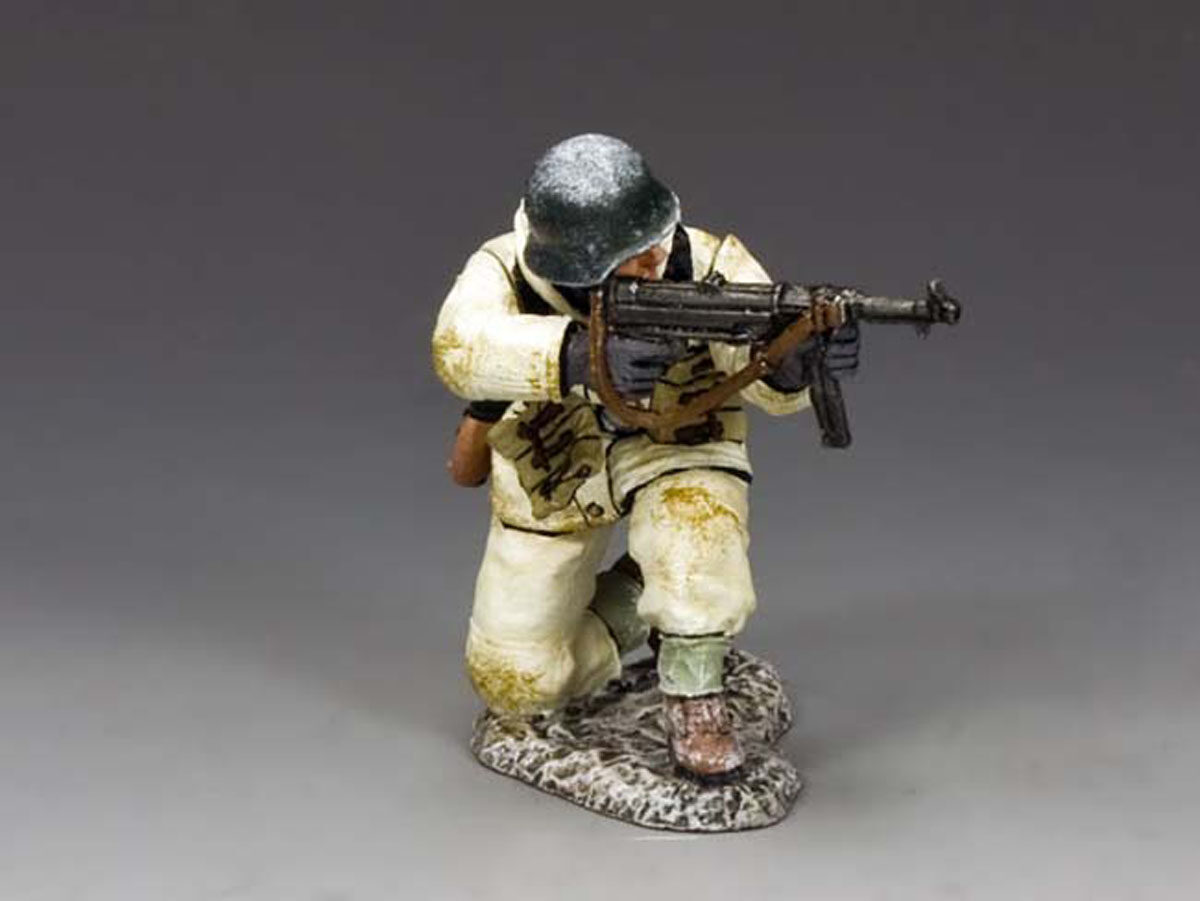 Kneeling Aiming MP40