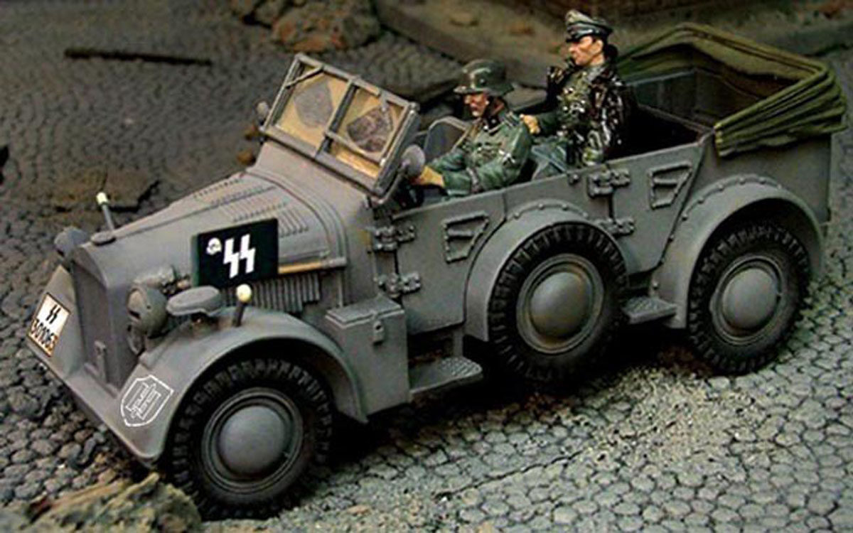 Auto comando Horch dell'Obergruppenfuhrer W.Bittrich uniforme del 9ø SS
