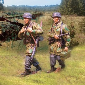 Fallschirm Marching with MG and Assistant