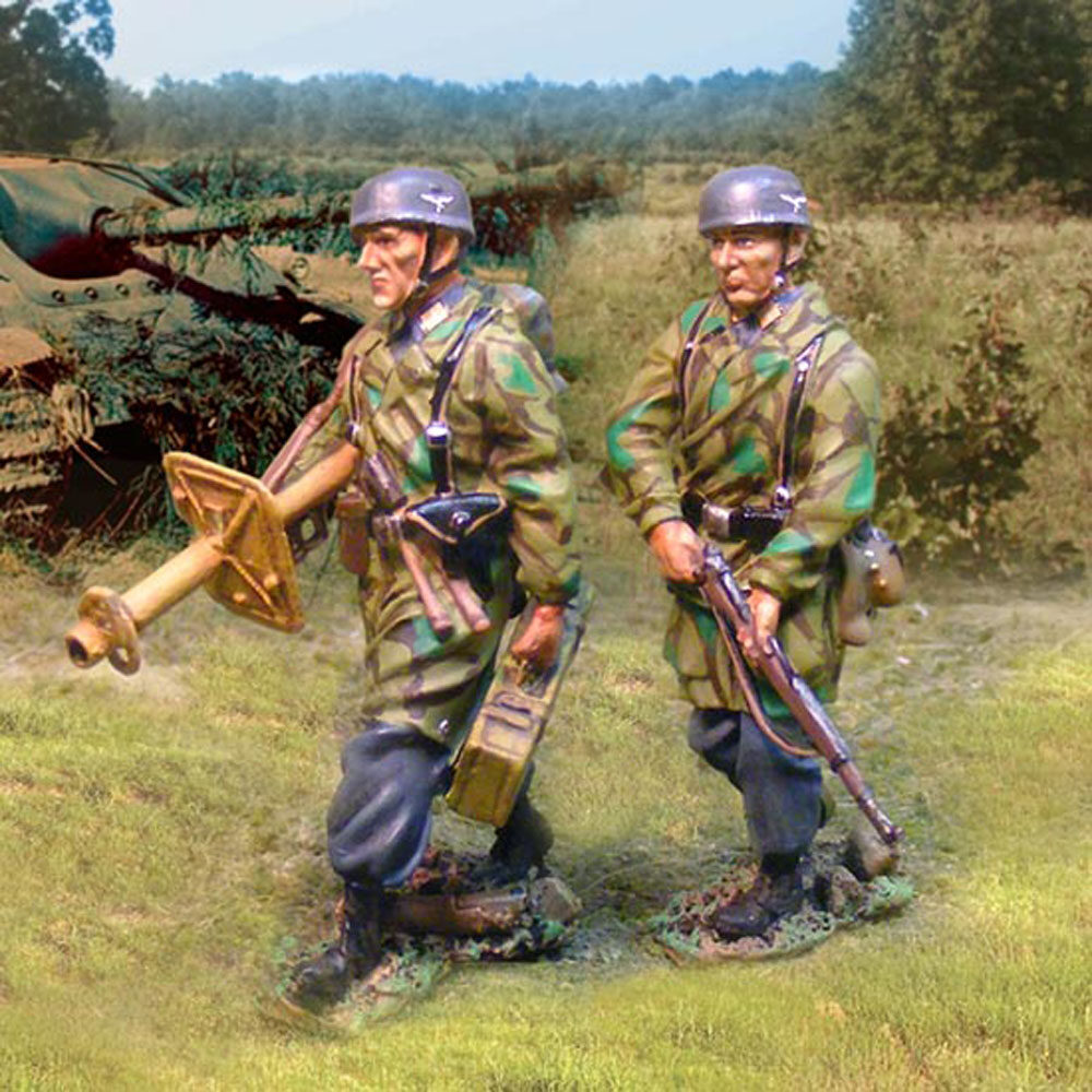 Fallschirm Marching PanzerSchred and assistant