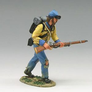 Fuciliere sudista in marcia con fucile imbracciato