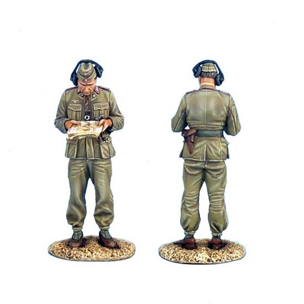 Soldato afrika korps con mappa