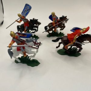 ROMANI A CAVALLO TUNICA ROSSA SCUDO BLU