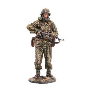 BB064 German Pz Grenadier Standing with Gewehr 43