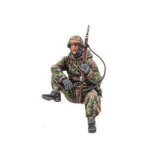 BB066 German Waffen SS Sitting with K98