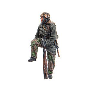 BB067 German Waffen SS Sitting with K98