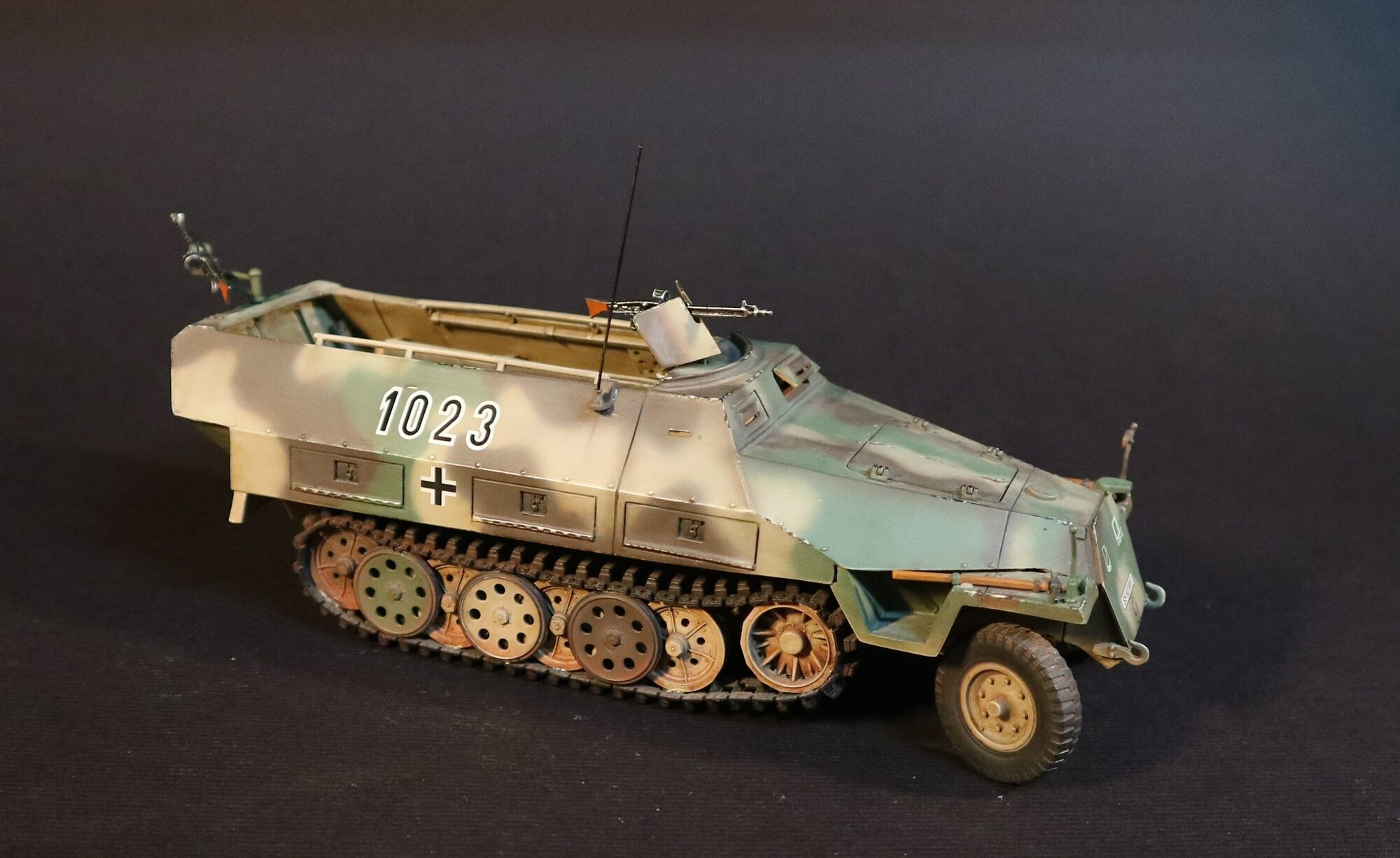 Sd.Kfz. 251/1 MITTLERER SCHUTZENPANZERWAGEN