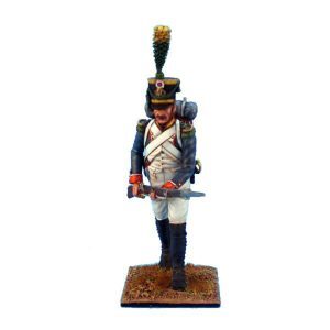 Volteggiatore francese in uniforme completa che avanza col moschetto spianato