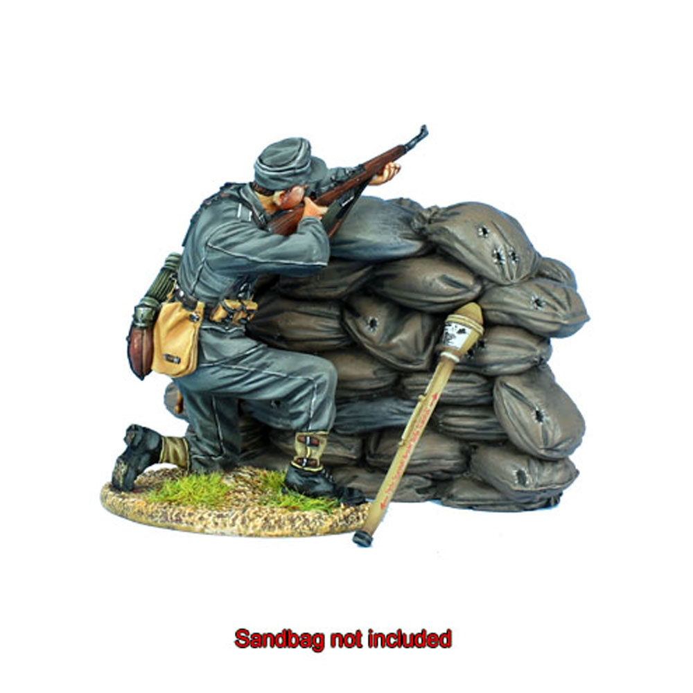 German Heer Infantry Kneeling Firing Gewehr 43 w/PzFaust