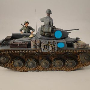 SDKFZ 121 PANZER II (le figure a piedi sono soldatini della King&Country e sono inserite solo a scopo illustrativo)