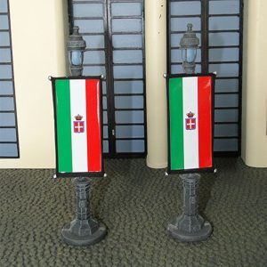 Coppia di lampioni CON BANDIERA DEL REGIO ESERCITO ITALIANO (RESINA)