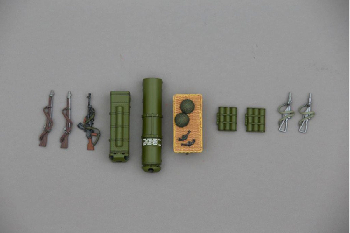 Parachute Weapons and Accessories set (2 x Sten Guns, 2 X Enfield Rifles, 2 different drop canisters, 2 x Webley pistols, 2 airborne style helmets, 1 x wicker basket with removable lid, 1 x Bren gun and 2 x mortar Containers)