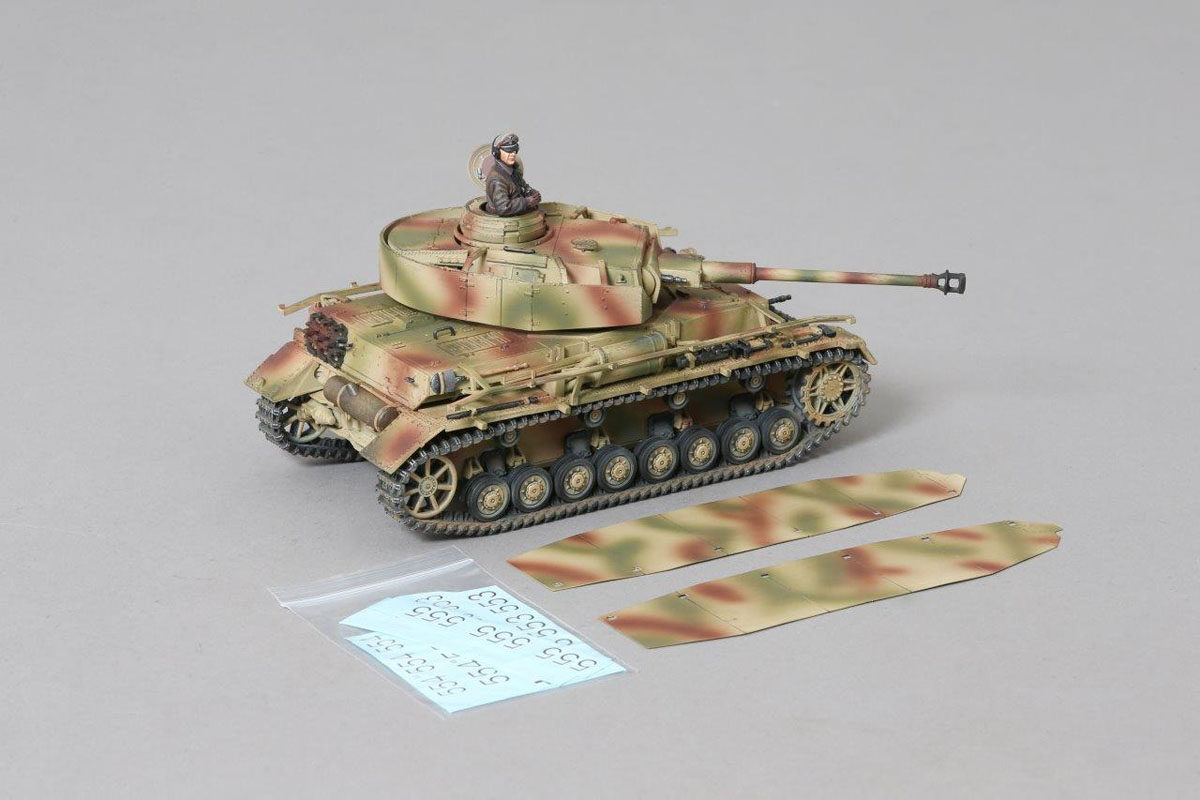 The Panzer IV comes in same colour scheme as the above Panzer IV's but has no decals applied