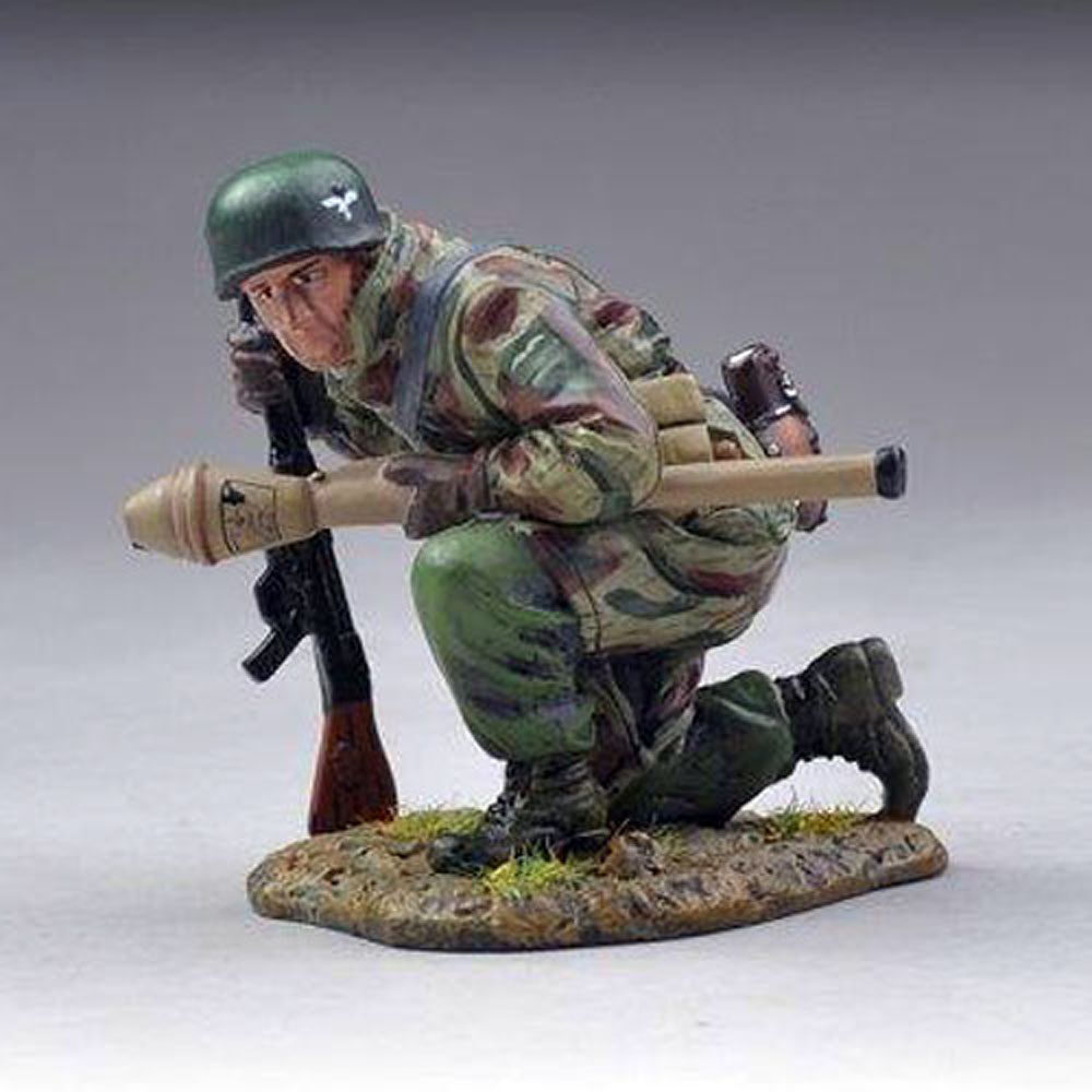Kneeling FJ Tank Hunter with Panzerfaust and Stg 44. (Normandy)--single figure