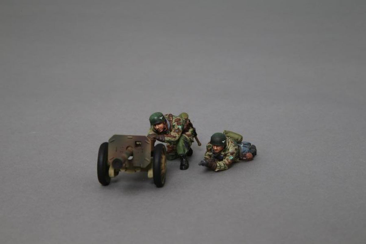 Puppchen Anti-Tank Cannon with FJ crew (Normandy)