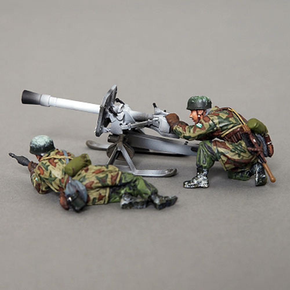 Puppchen Anti-Tank Cannon with FJ crew (Winter)