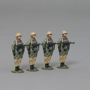 man parachute equipped Fallschirmjager set, this time with tropical trousers and desert colour paint applied to their helmets