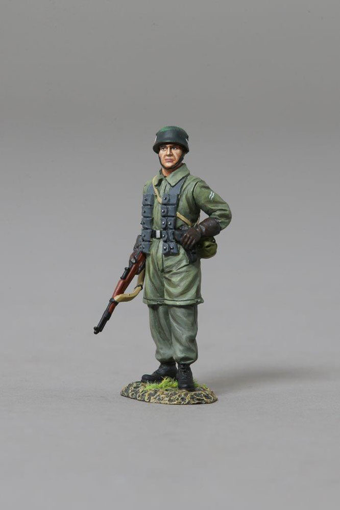 Fallschirmajgers, Germany's elite paratroops WITH BASE no box