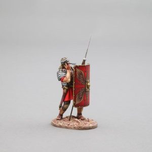 An unlucky legionnaire receives a direct hit in the form of an arrow in the eye (RED SHIELD)