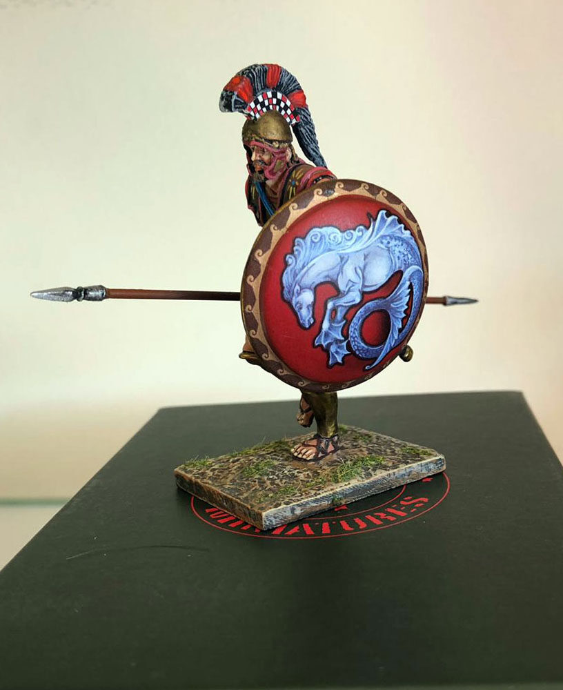 Hoplite with shield design