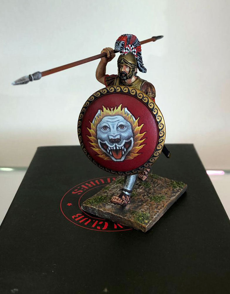 Hoplite with shield design