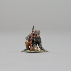 Kneelingÿinfanteer with rifle raised from the 12th SS Hitlerjugend NO BASE