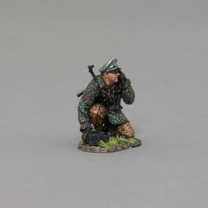Kneelingÿofficer with field telephone gives orders to his troops