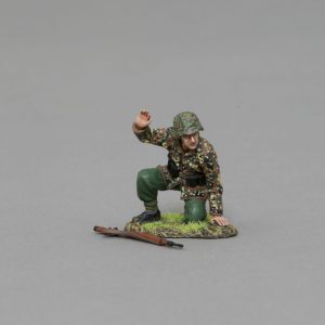 ng SSÿgunner with arm raisedÿprepares to give the order to fire