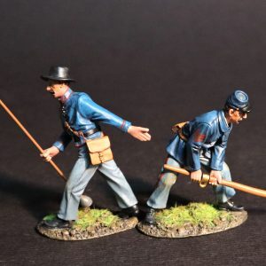 2 Crew Moving Gun