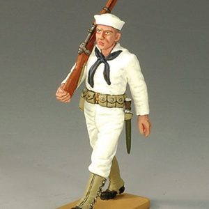 Marinaio in marcia con fucile