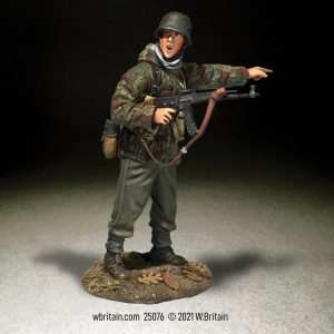 German Grenadier in Parka with MP-44 Pointing, 1944-45 - Single figure in box