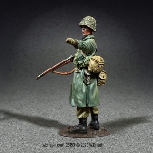 WWII - US GI in Raincoat Standing Pointing, 1944-45 - Single figure in box