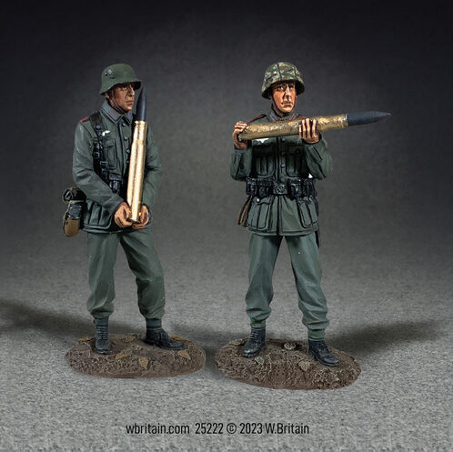 Preparing for Action, No.1 Two Members of a German 88 Flak Gun - Two figure set in box