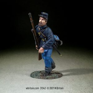 Federal in Sack Coat and Felt Hat Advancing