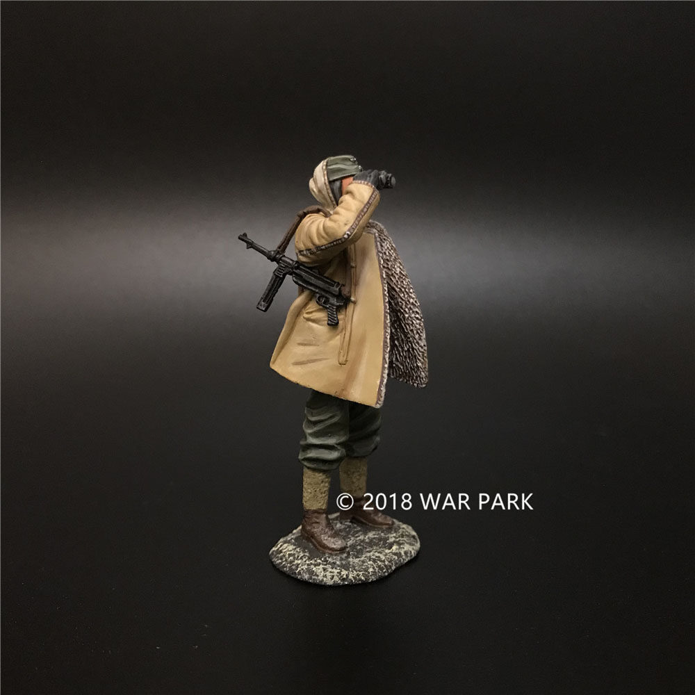 KH021 LSSAH officer on a reconnaissance mission