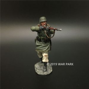 KH049 LSSAH soldier shooting with 98k rifle