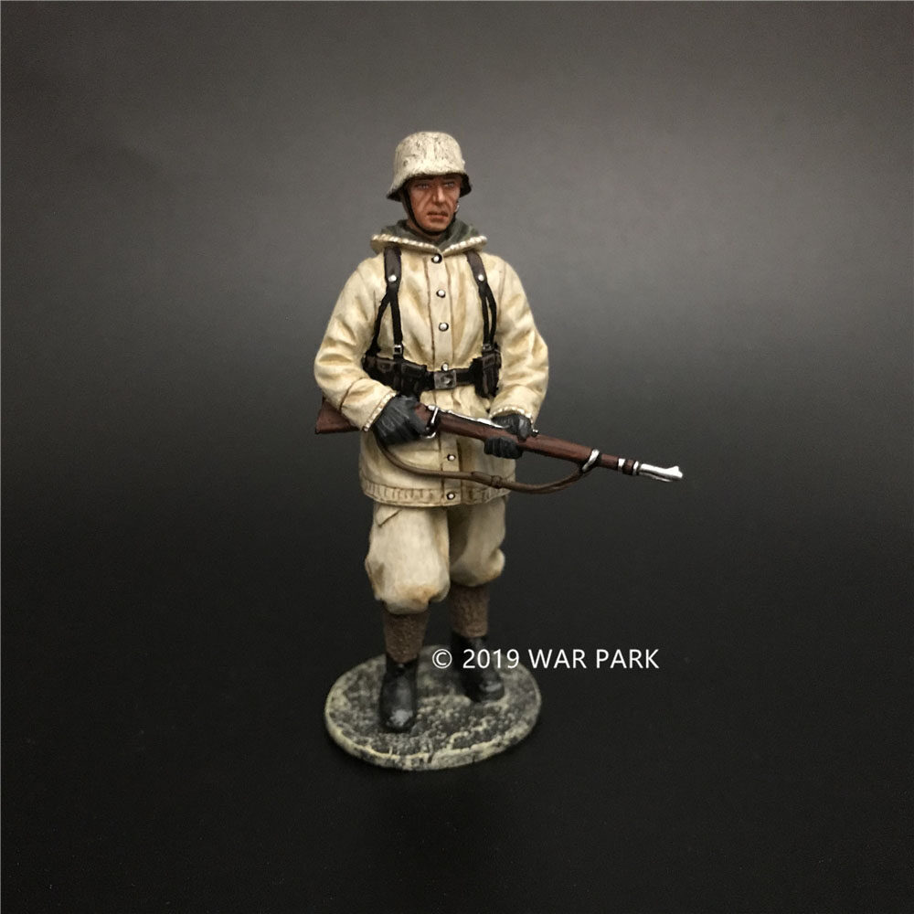 KH074 German Soldier is Marching with 98k C