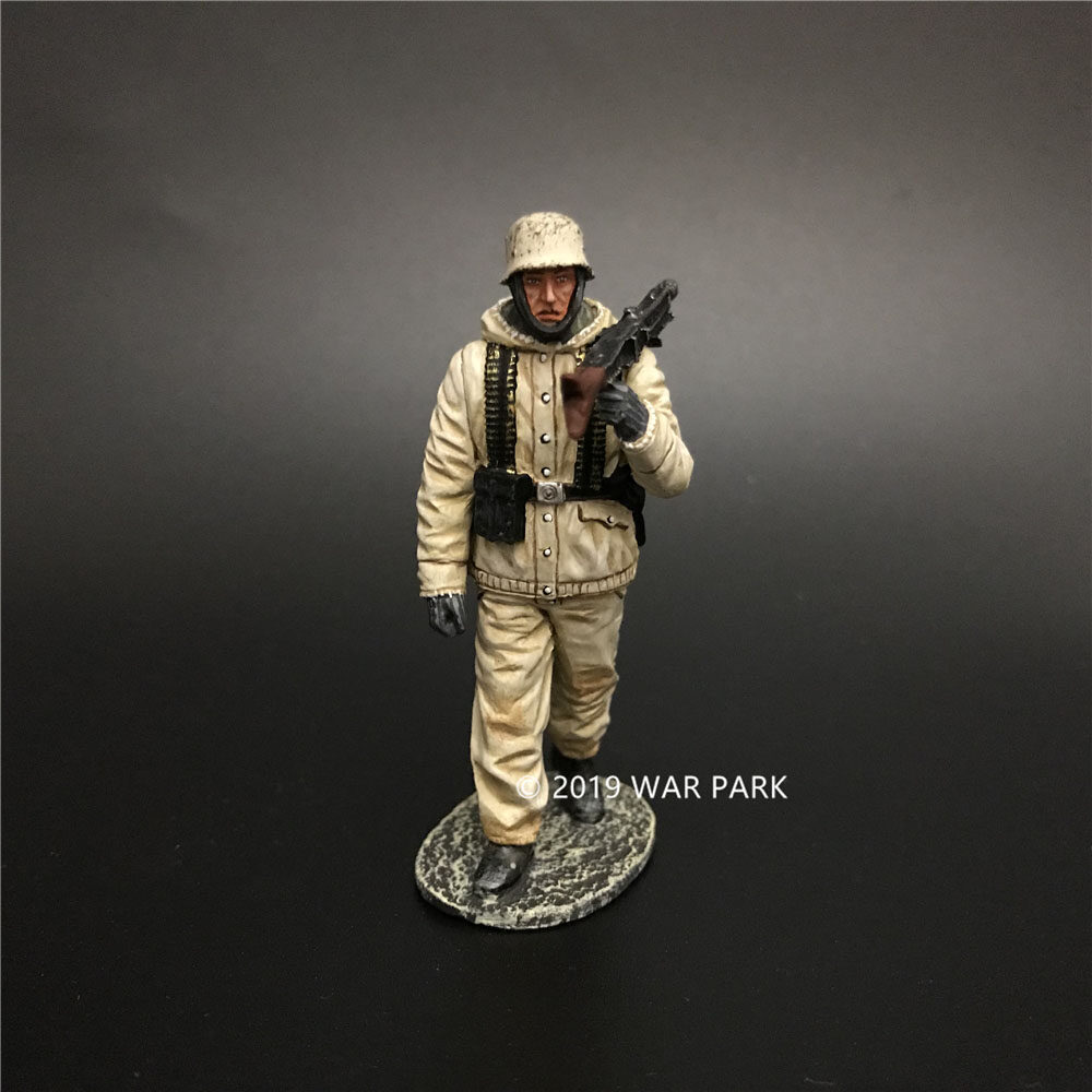 KH077 German Soldier is Marching with 98k E