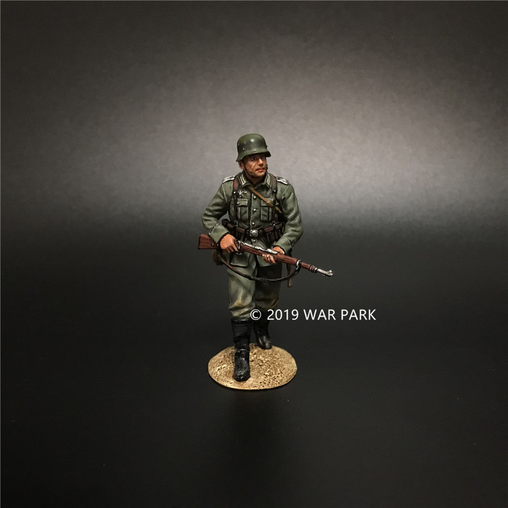KU018 Groá deutschland Soldier Going Forward