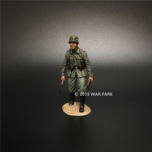 KU020 Groá deutschland Soldier with a Shovel