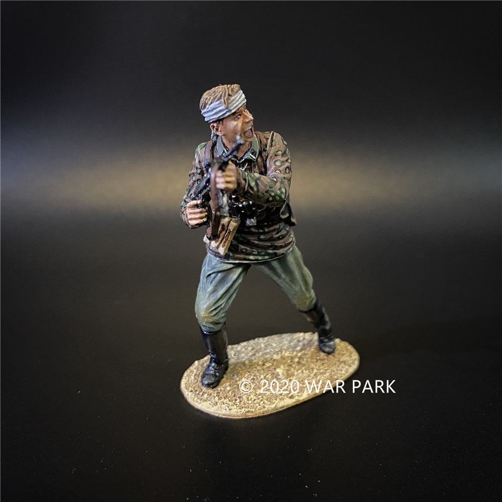 KU052 Das Reich SS Officer Leading the Charge