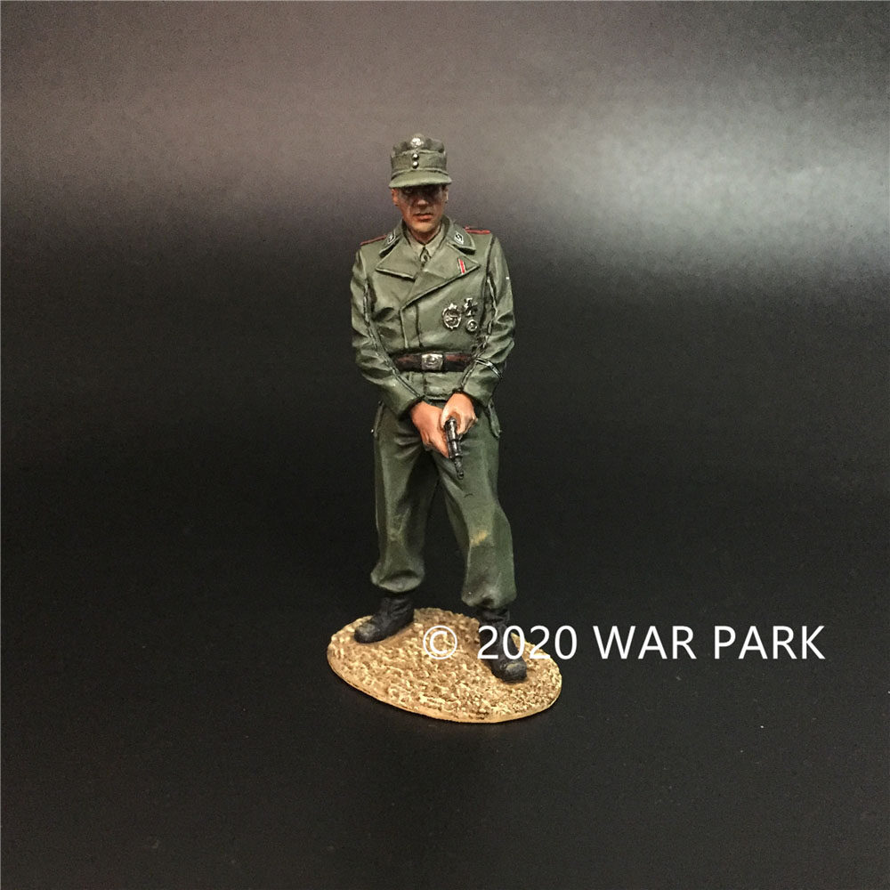 KU064 SS Tank Commander Holding Pistol