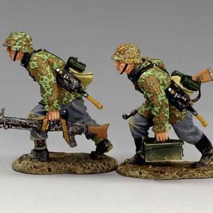 Soldati che trasportano una mitragliatrice MG42