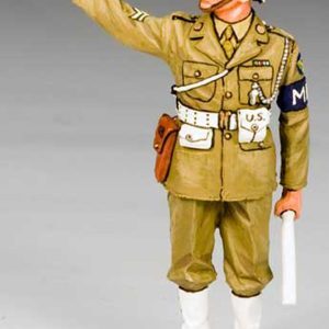 Poliziotto Militare che da indicazioni