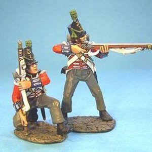 Fante in piedi che spara e in ginocchio pronto