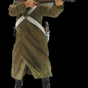 Artigliere russo in piedi che spara con fucile