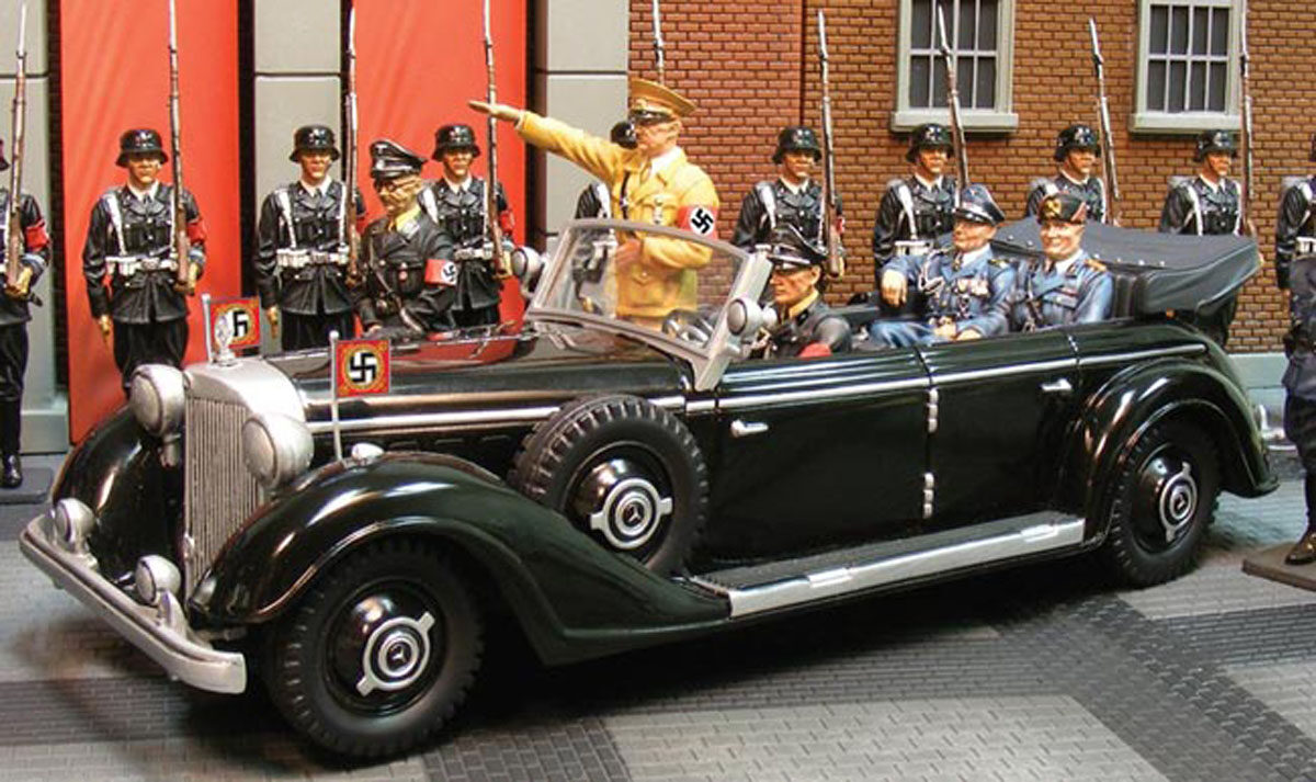 Auto Staff di Hitler ( 4 figure e portiere che si aprono )