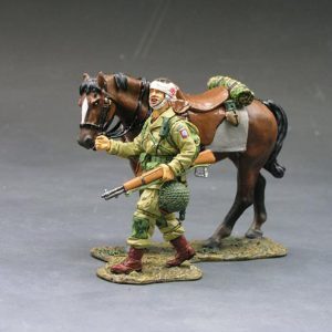 Paracadutista ferito con cavallo