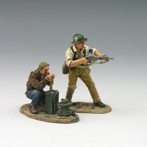 Civile della Resistenza con detonatore e civile in piedi che spara